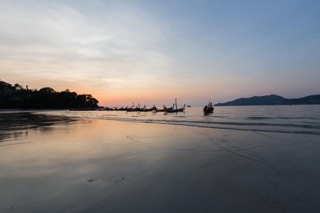 Patong Swiss Hotel Beach Front Пхукет Екстер'єр фото
