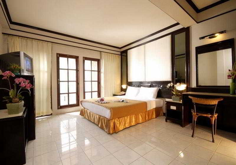 Patong Swiss Hotel Beach Front Пхукет Екстер'єр фото