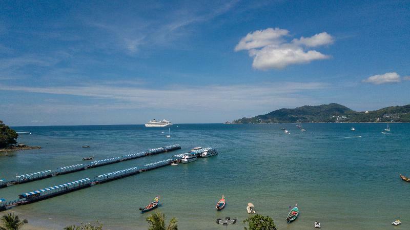 Patong Swiss Hotel Beach Front Пхукет Екстер'єр фото