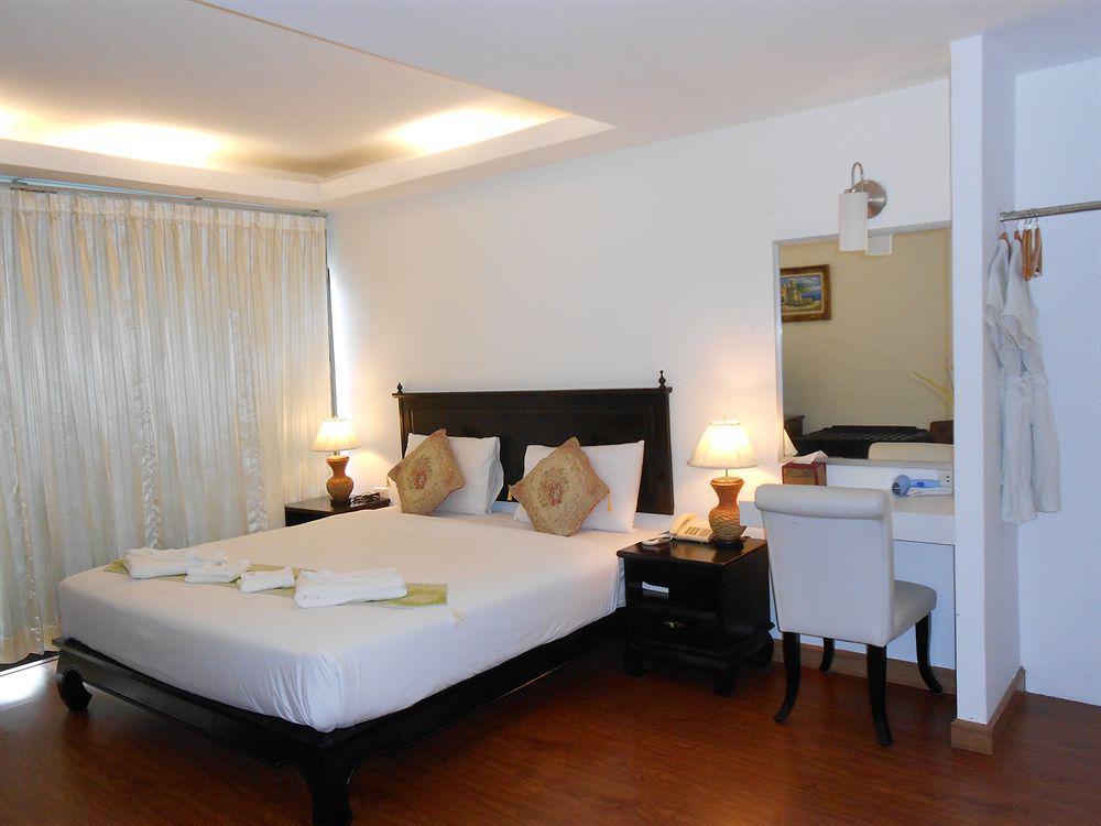Patong Swiss Hotel Beach Front Пхукет Екстер'єр фото